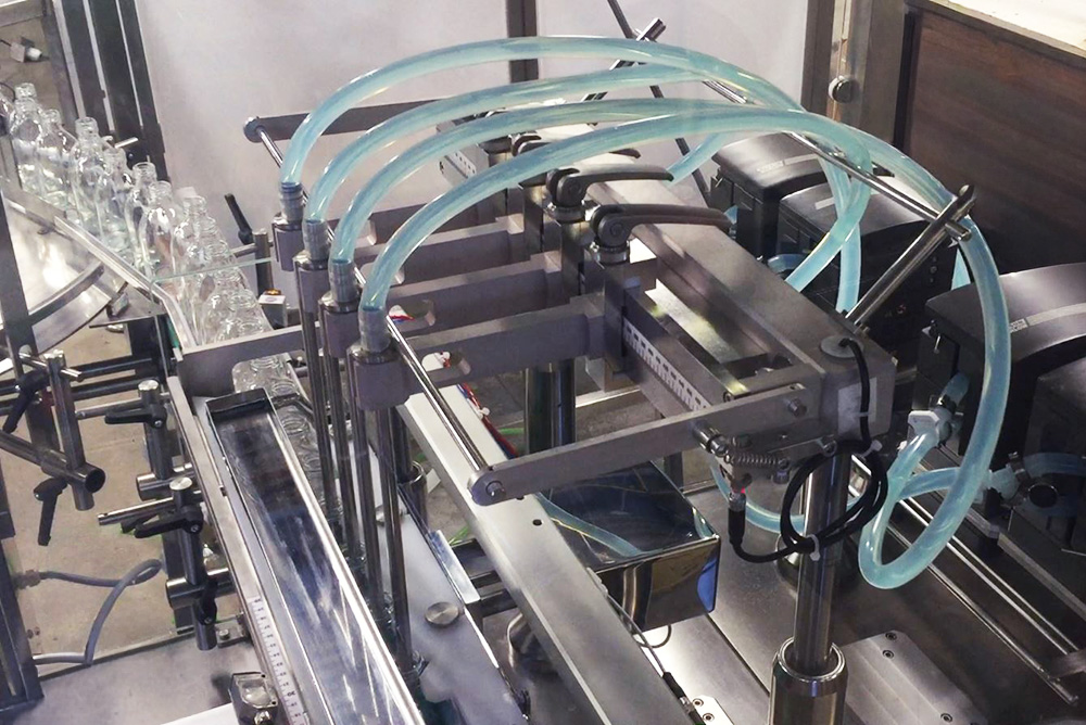 remplisseuse-peristaltique-pour-produits-liquides